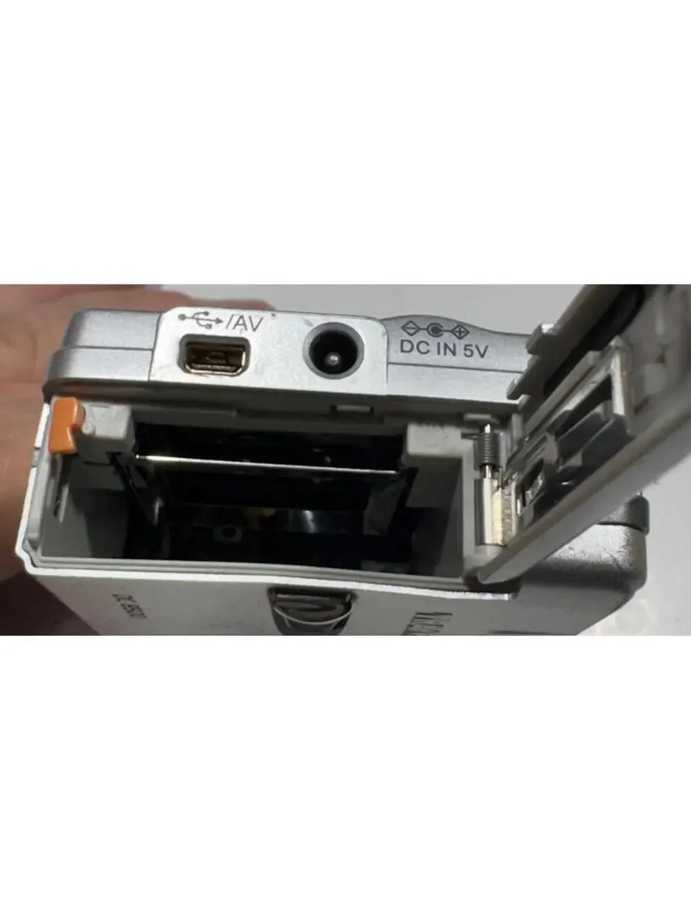 TRAVELER DC 8500 8.0MP Digital Camera 5x Optical Zoom Silver WORKS